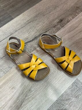 Kids SALTWATER Yellow Leather Strap Sandals - Classic Buckle Closure
